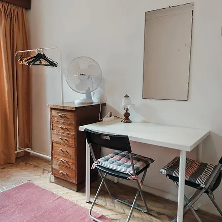 Charming D'Ourique 3-Bedroom Apartment With Private Balcony In Central Campo De Ourique, Lisbon 게스트하우스