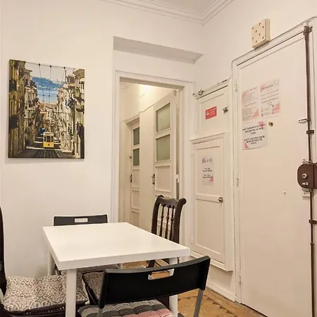 Vendégház Charming D'Ourique 3-Bedroom Apartment With Private Balcony In Central Campo De Ourique, Lisbon Lisboa