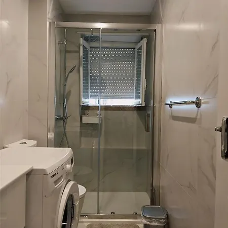 Charming D'Ourique 3-Bedroom Apartment With Private Balcony In Central Campo De Ourique, Lisbon * Lisbona